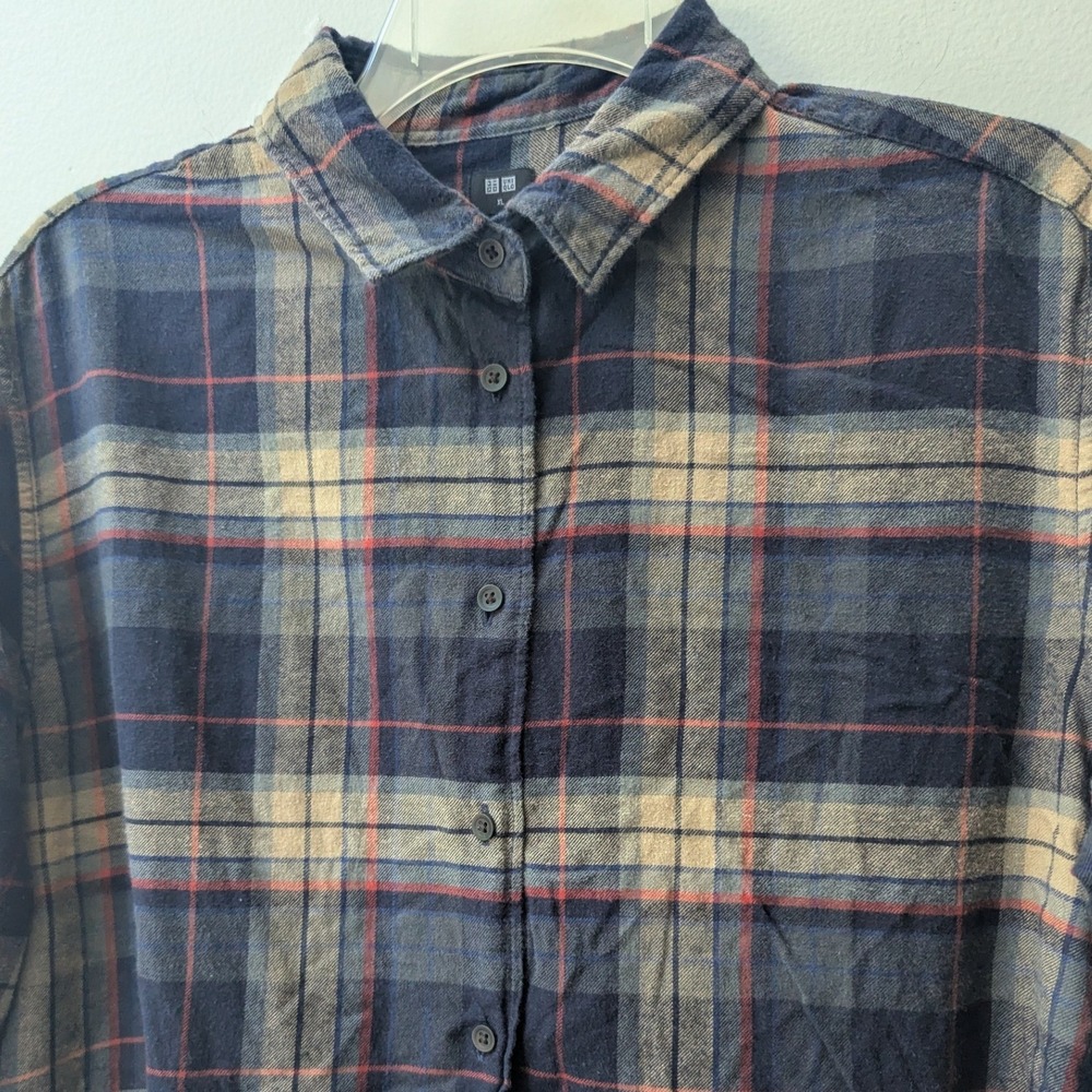 Uniqlo Flannel Shirt Navy Blue Plaid Button Down Sz XL Cabin Gorpcore Utility